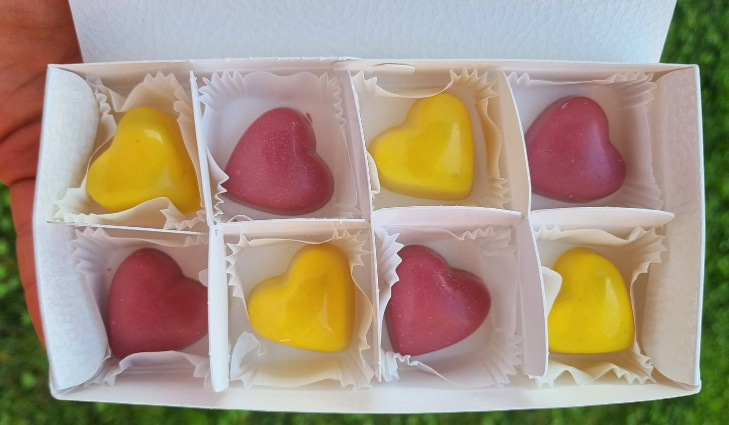 Praline a forma di cuore Cioccolato Ruby, Miele e Fragola e Limone