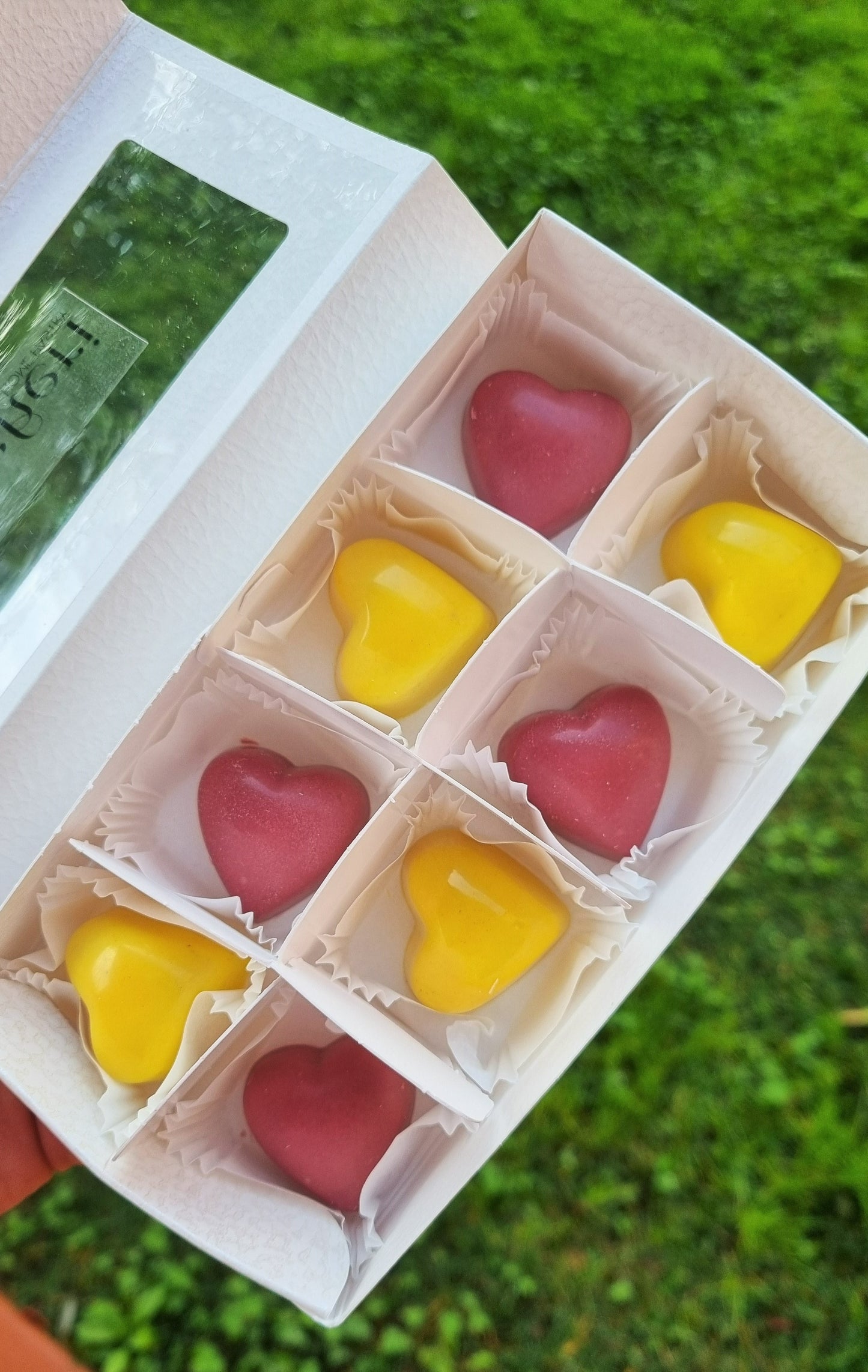 Praline a forma di cuore Cioccolato Ruby, Miele e Fragola e Limone