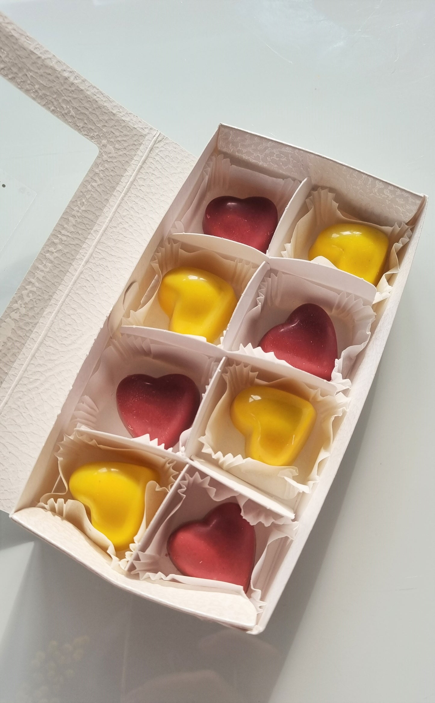 Praline a forma di cuore Cioccolato Ruby, Miele e Fragola e Limone