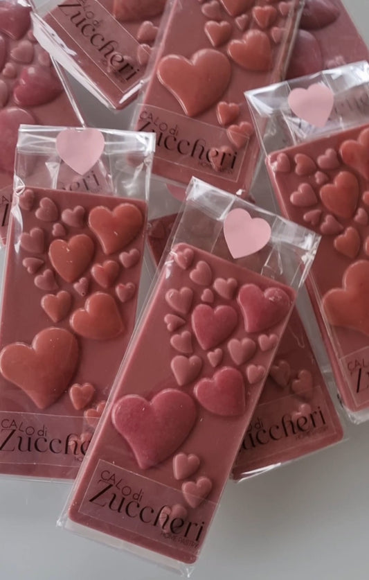 Tavoletta di cioccolato Ruby con i cuori